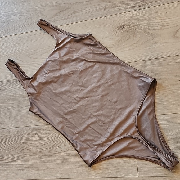 Babaton Satinette Squareneck Bodysuit, Small - Picture 7 of 15